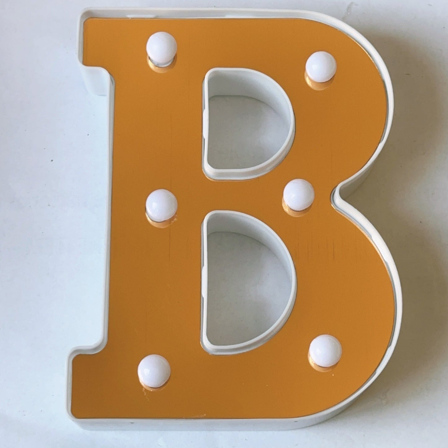 LAMPARA NUMERO LETRA DORADO 0-9 A-Z 16CM