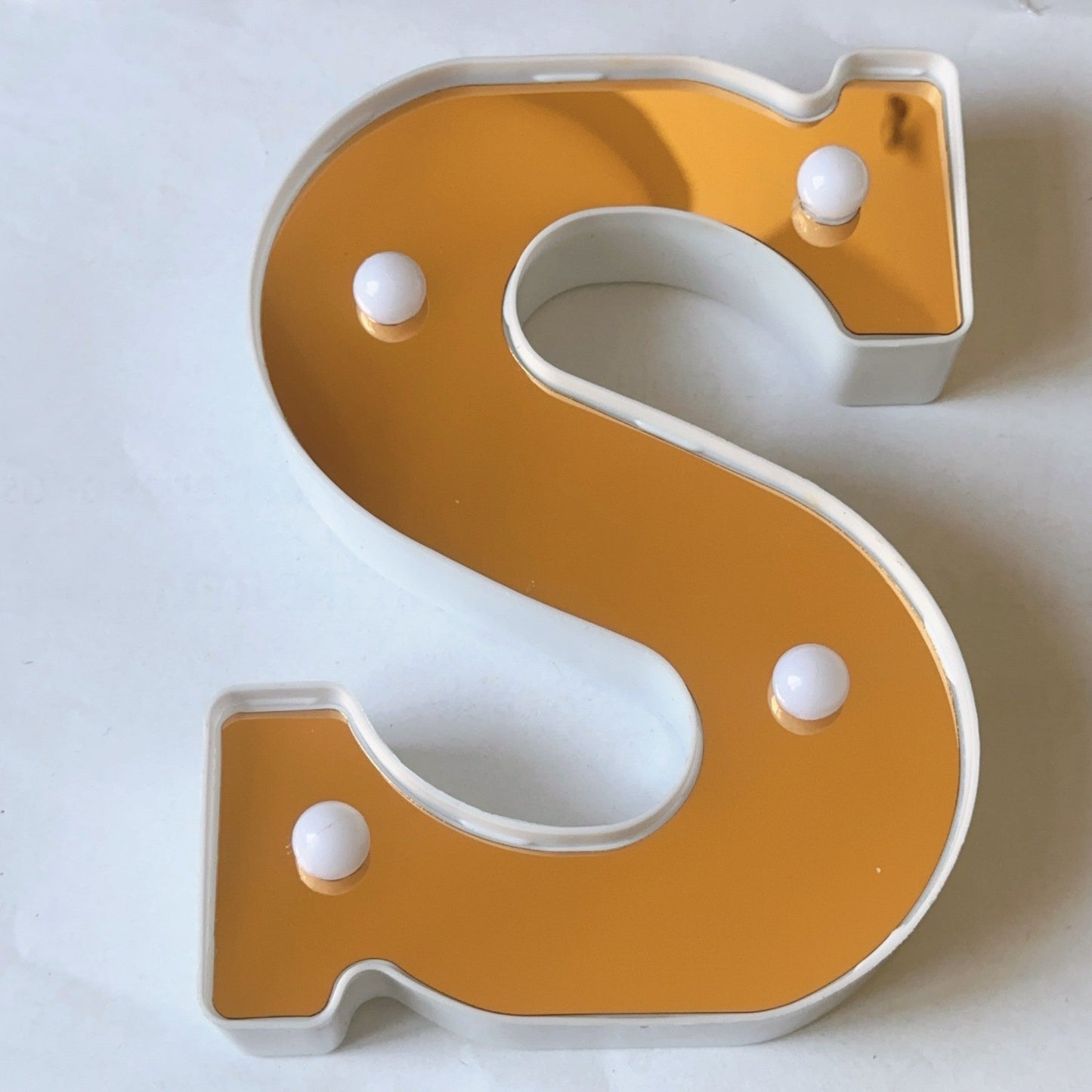 LAMPARA NUMERO LETRA DORADO 0-9 A-Z 16CM