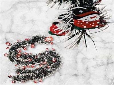 GUIRNALDA VERDE C/MUNECO D 9CM