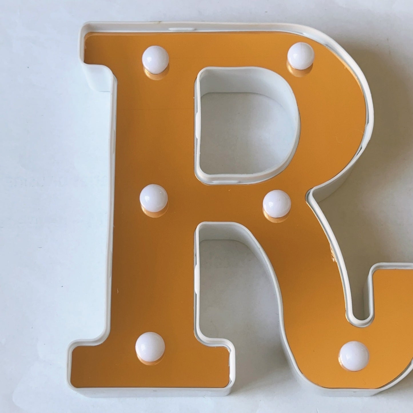 LAMPARA LETRA R 16CM